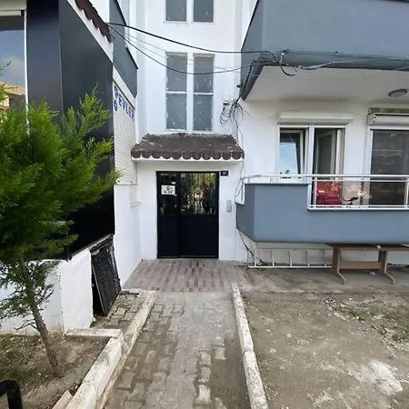 Tutunculer Caddesi Merkezi Daire דירה