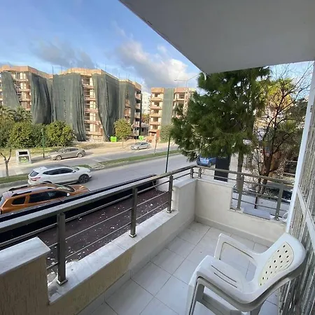 Tutunculer Caddesi Merkezi Daire קוסדסי